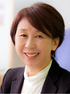 Yumiko Watanabea